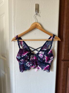 Victoria’s Secret PINK Ruffled Strap Crisscross Back Sports Bra – Size S